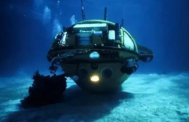 10000米恐怖深海鱼图片，恐怖的深海鱼类（海底一万米到底有多么恐怖）