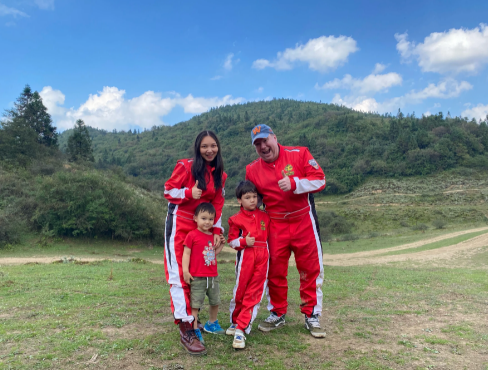 趴耳朵，娶了小12岁的中国媳妇（趴耳朵狗图片）