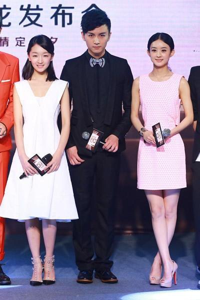 周冬雨减龄前后对比，30岁周冬雨同框35岁赵丽颖输太多