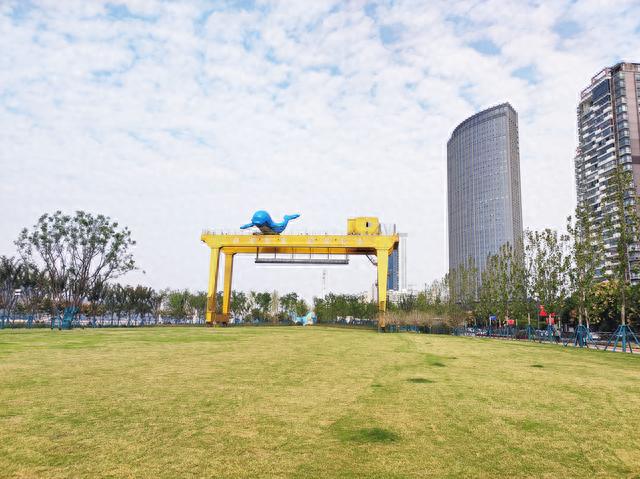 儿童打卡新景点——宜昌滨江公园江豚广场