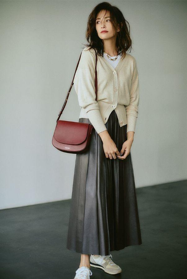 秋天女生穿什么衣服合适呢，秋天女人穿啥衣服合适（衣服“在精不在多”）
