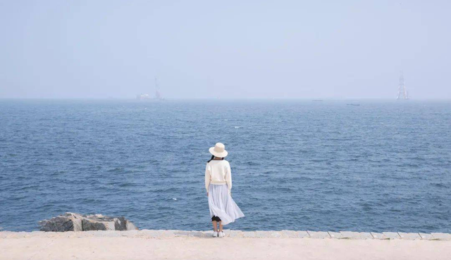 真正的勇士，敢于直面惨淡的人生，下面一句是什么，真正的勇士（一个人真正强大的标志）