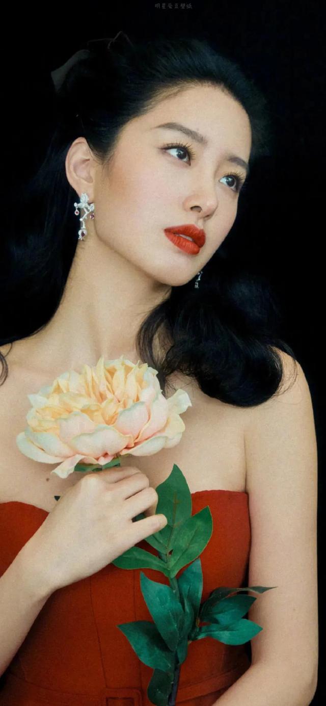 孤独伤感系的文字图片 要明白 孤独才是生活的常态，孤独的图片女生 伤感（品味孤独，孤独也是一种美）