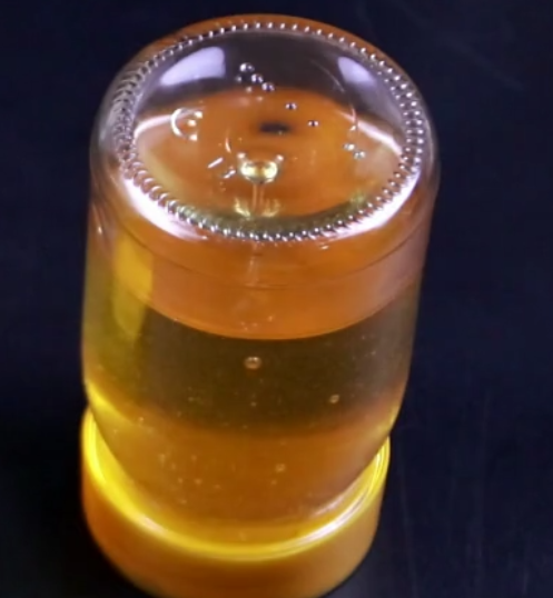 怎样选择蜂蜜  挑选方法是什么，怎样选择蜂蜜（你一定要学会鉴别蜂蜜真假的方法）