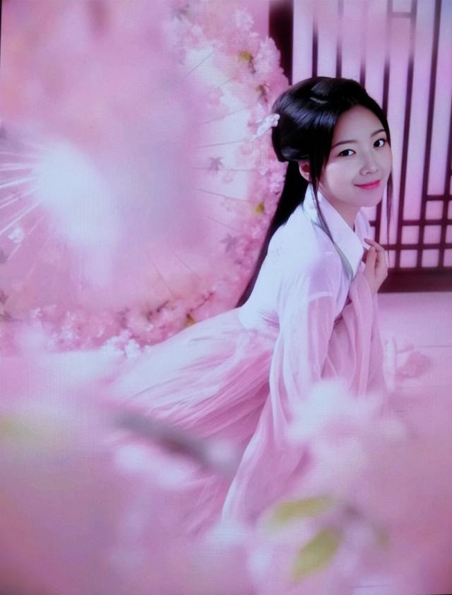 如何发没有图片的朋友圈，怎么发没有图片的朋友圈（手把手教你生成专属古装照片）