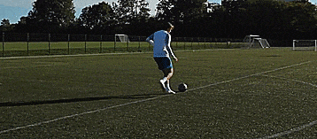 足球防守员的注意事项，足球前锋注意事项（用这四招助你在场上摆脱压力永不丢球）