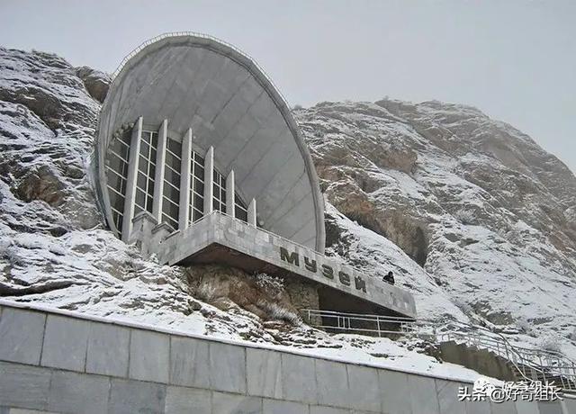 俄罗斯建筑风格，俄罗斯的建筑风格是什么（废土朋克、未来乌托邦、外星人基地）