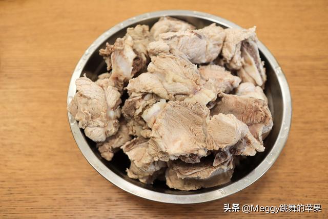 怎么做酱肉豆腐，酱豆腐肉的做法 最正宗的做法（香嫩多汁的酱肉骨）