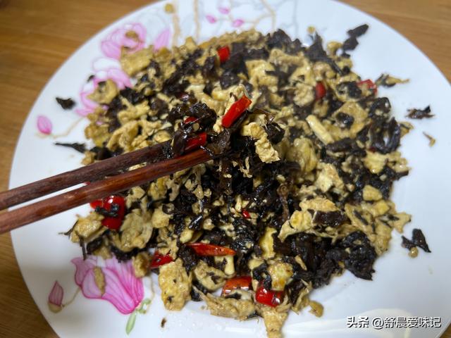 梅菜干怎么做好吃，梅干菜都怎么做好吃（鸡蛋嫩滑入味带着干香）