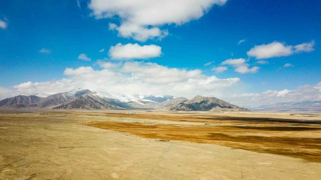 新疆多个休眠火山，新疆有火山岩吗（新疆神秘的帕​米尔之眼）