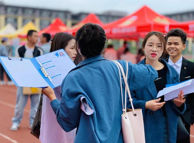 大学就业率低高生，大学 就业率（专家指出3点原因）