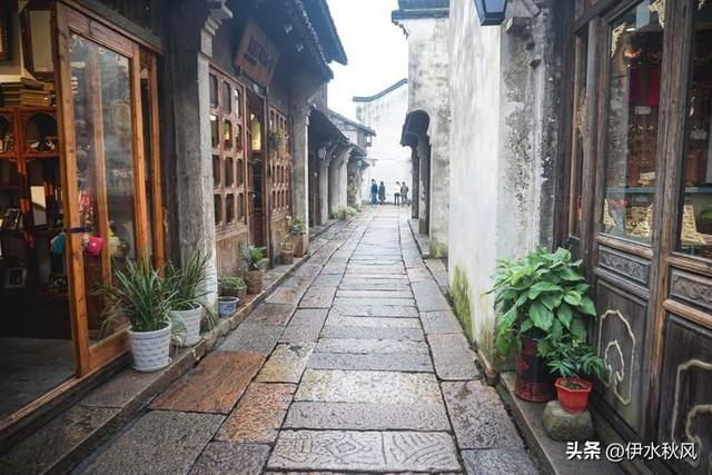 乌镇在哪个省哪个市，乌镇：小桥流水乌篷船