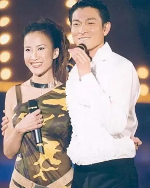 刘德华抖音里的歌粤语，刘德华抖音粤语歌曲叫什么名字（刘德华台上深情演唱《中国人》）