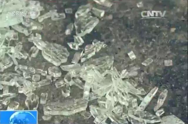 手被门夹了怎么处理，被门夹住手指应该怎么办（孩子手指被门夹）