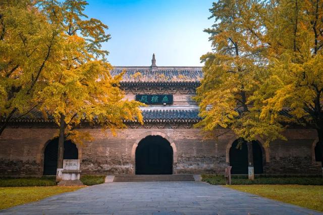 七八月份最适合旅游的地方，7-8月最适合旅游的地方（探索天地间的五光十色）