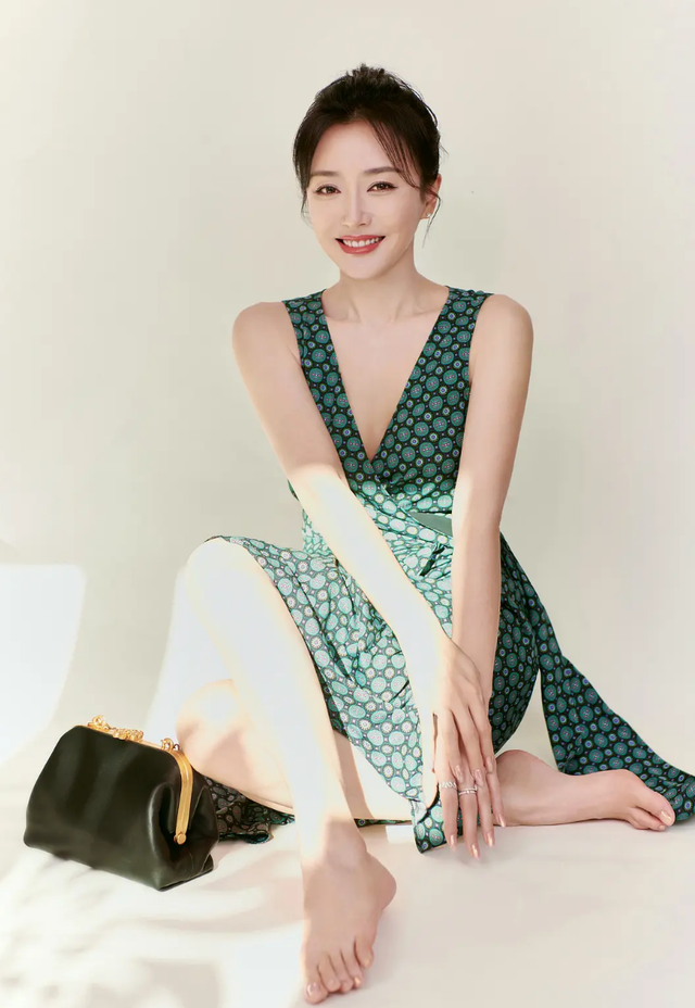 秦岚结婚了吗，秦岚四十岁还没有结婚（秦岚：两段感情无疾而终）