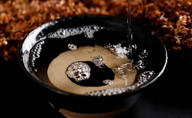 啤酒属于碳酸饮料吗，啤酒属于碳酸饮料吗?-啤酒不是也有大量的二氧化碳吗（一瓶“白酒”等于多少“啤酒”）