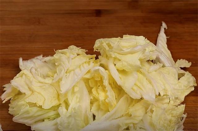 醋溜白菜怎么做，醋溜大白菜的家常做法（饭店的醋溜白菜为啥好吃）