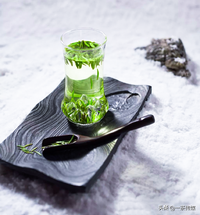 峨眉山竹叶青，竹叶青是如何弯道超车的