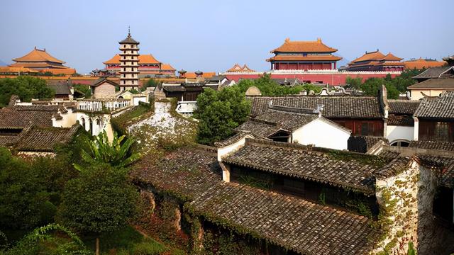 拍戏的横店在哪里具体位置，拍戏的横店在哪个城市（中国人自己的“好莱坞”）