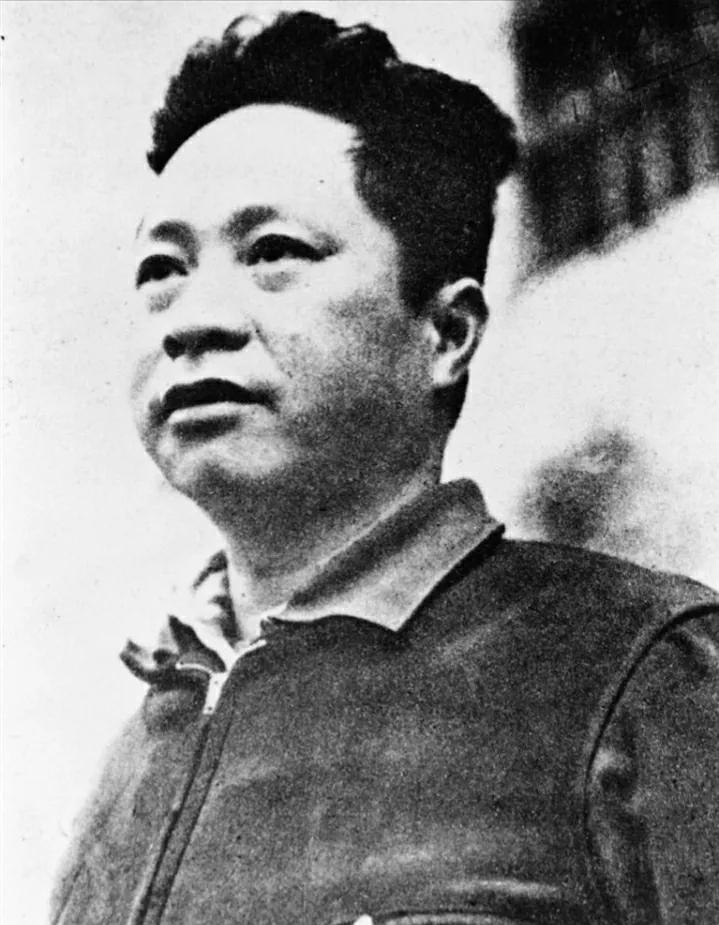 叶挺担任新四军军长时，为何一半时间不在军队？