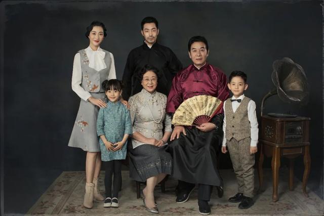 全家福照片背景,背景/全家福(家庭摄影,送给家人一份爱图片)