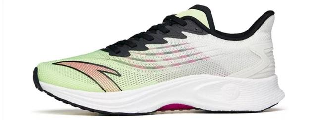 安踏跑鞋排行榜前十名，安踏篮球鞋排行榜前十名（近期人气跑鞋TOP10大公开）