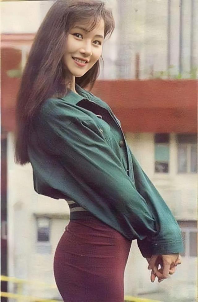 甄子丹前妻万绮雯，甄子丹曾为她抛妻弃子万绮雯（万绮雯：年轻时相貌平平）