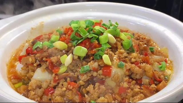 剁椒芋头家常做法大全，多吃这“碱性食物”