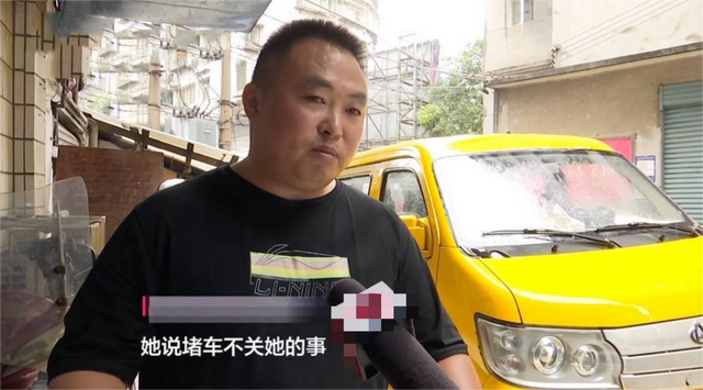 滴滴网约车vs出租车哪个更有优势，为何大家宁愿路边等网约车