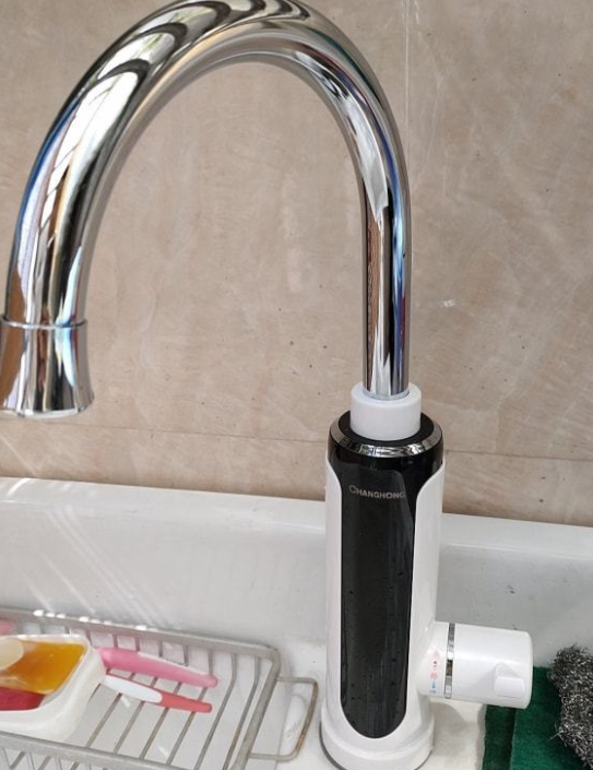 自来水龙头加热器，自来水龙头加热器一开电磁炉风扇就转了（用了半年多，谈谈我的真实感受）