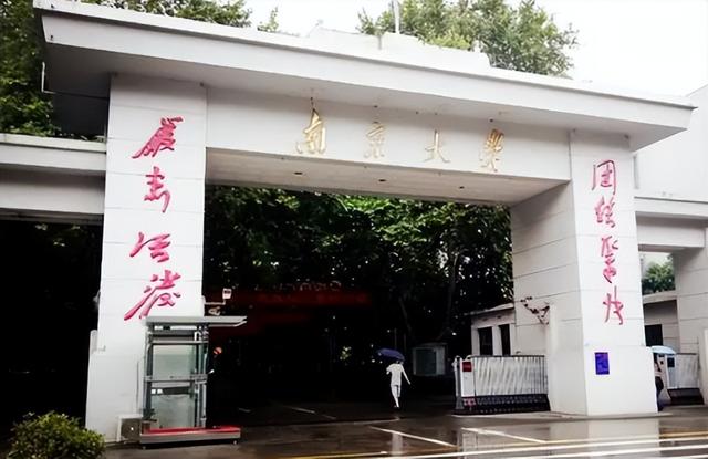清华和北大哪个好，清华和北大哪个录取分数线更高（中央直属高校排名给出答案）