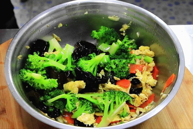 胡萝卜怎么切菱形，胡萝卜的切法菱形片（俗话说“中秋吃一宝）