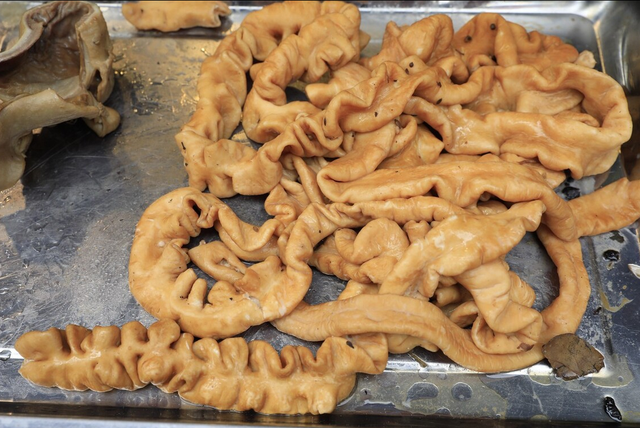 猪大肠怎么做好吃，新鲜猪大肠怎么做好吃（老屠夫教你详细步骤）