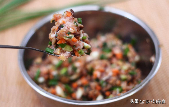 怎么做水饺更好吃，怎么做水饺更好吃 百度网盘（​调饺子馅时，调料不要放太多）