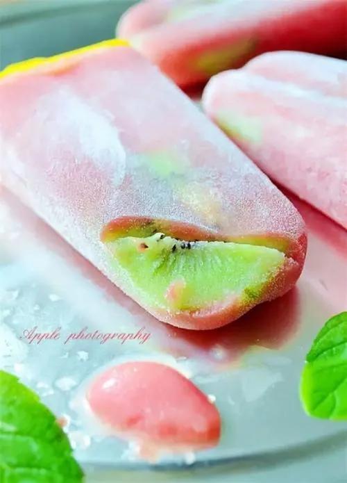 小清新好看的冰淇淋图片大全 夏天就是要来一支冰激凌吃的啊,小清新冰淇淋背景图(冰激凌壁纸:夏日炎炎) 小清新好看的冰淇淋图片大全 夏天就是要来一支冰激凌吃的啊,小清新冰淇淋背景图(冰激凌壁纸:夏日炎炎)