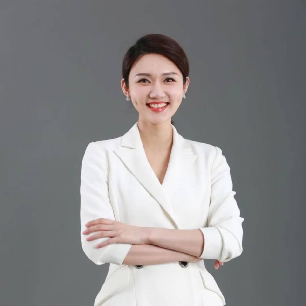 cctv5主持人(cctv5男主持人后腰纹身)