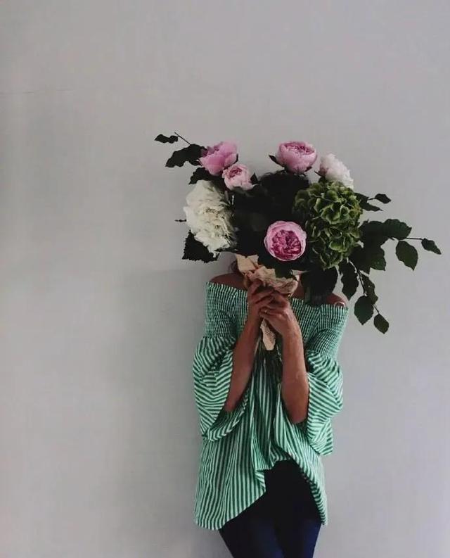 爱一个人好难伤感句子，爱一个人好难的伤感句子（心如死灰的伤感说说）