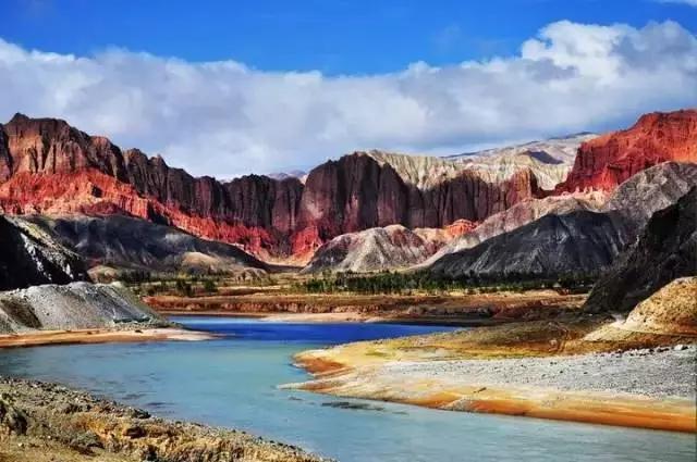 春天去哪里旅游好，这才是春天最值得去的20个地方（中国最美的30个地方）