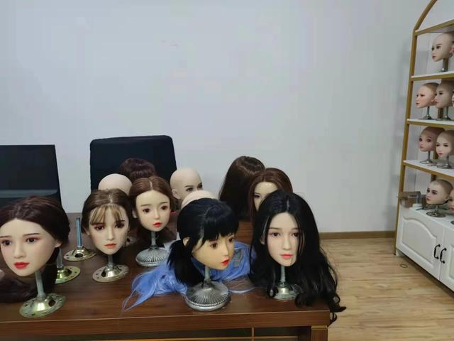 软胶和硅胶的区别，软胶和硅胶的手机壳哪个好（如何挑选合适的娃娃）