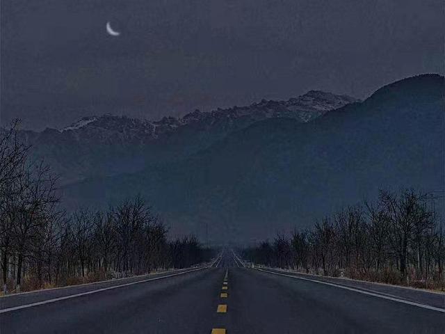 纵拥千千晚星难抵灼灼月光网名，纵拥千千晚星难抵灼灼月光（重名率很小的网名）