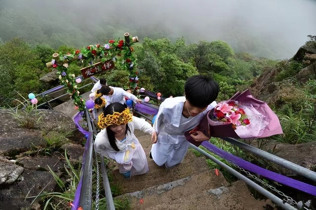 五彩米花糖做法图解，手工制作米花糖图片（5.20 凿进“天梯”里的爱）