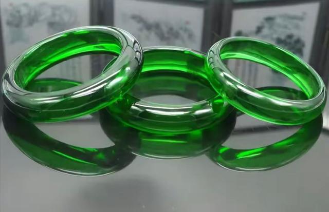 黄金檀木和金丝檀木的区别，黄金檀木与金丝檀木的区别（40岁后尽量少戴这4种“首饰”）