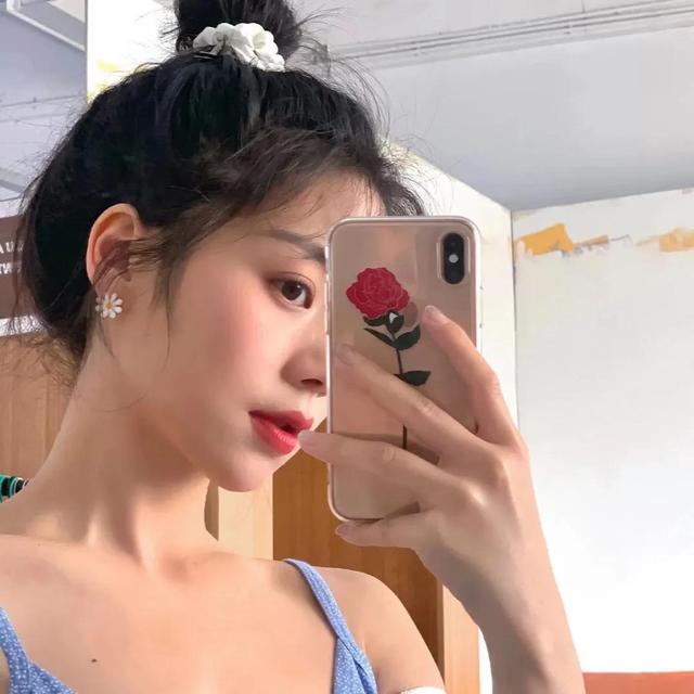 适合微信状态用的背景图超惊艳 比如此时此刻 无意义的想念，适合微信状态背景图片（女头‖该怎么开头呢是天好冷还是我好想你）