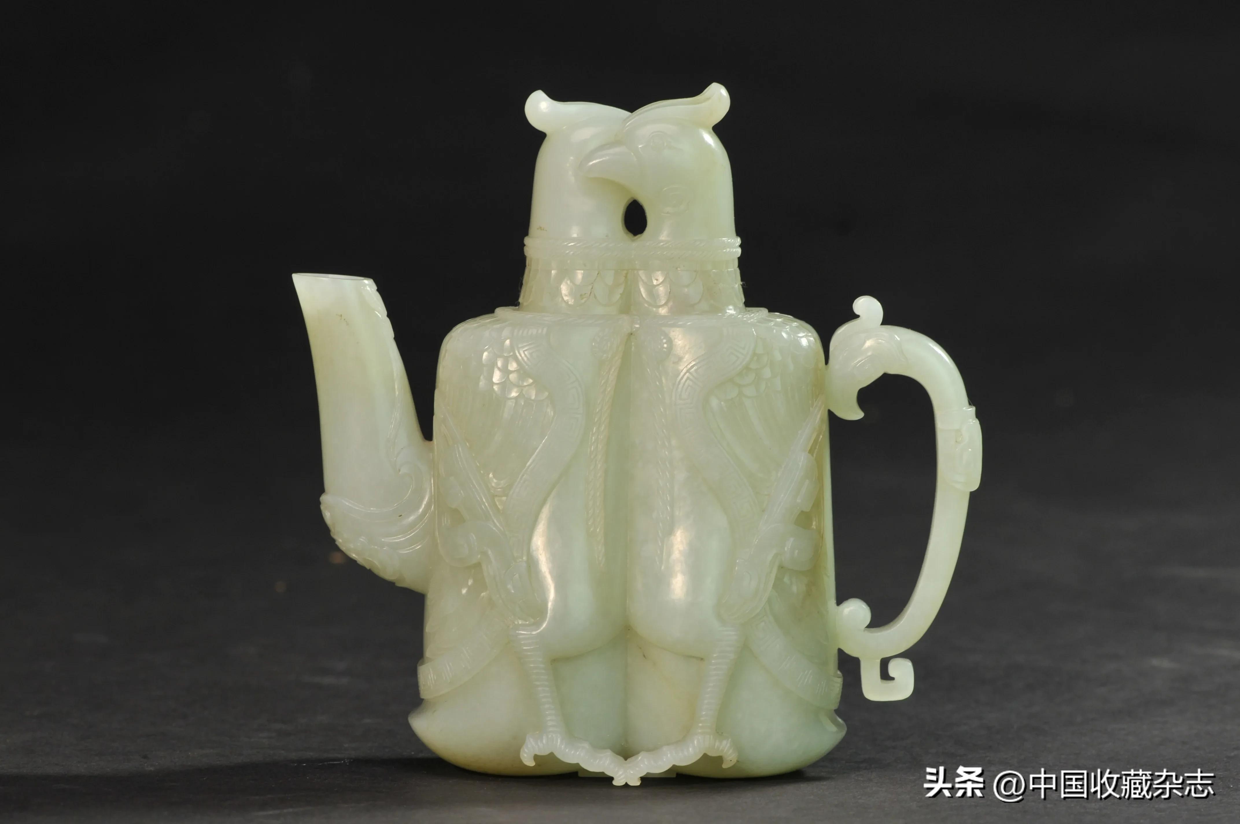 清 "乾隆"款双凤交颈玉执壶