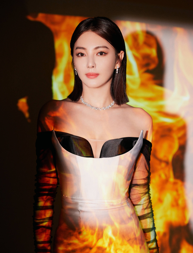 没有整过容的女明星，90年没整过容的女明星（“不老女神”现原形）