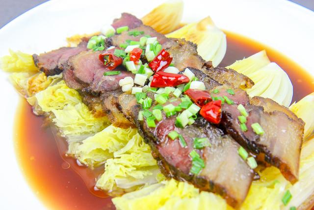 一斤腊肉放多少盐，做腊肉腌制一般要放多少盐一斤肉（只放盐不正宗容易坏）