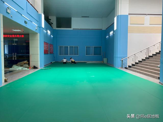 室内羽毛球场做法，室外羽毛球场做法（港口公司室内羽毛球场pvc运动地板铺装案例）