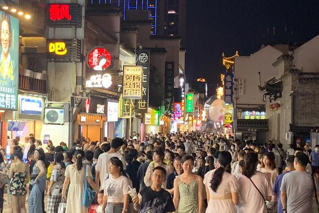 长沙旅游攻略，长沙旅游攻略美食（1000元玩转长沙3天2晚旅游攻略来了）