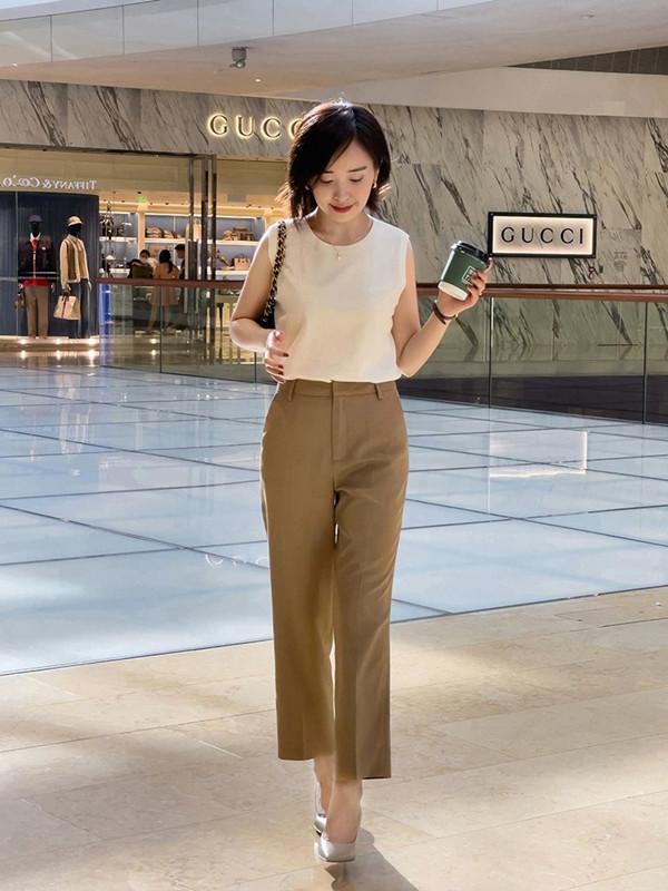 哈伦裤配什么上衣好看，白色哈伦裤配什么上衣好看（夏初穿“九分裤”）